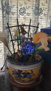 lot 60629 image: Decorative Ceramic Planter  - Retail $15