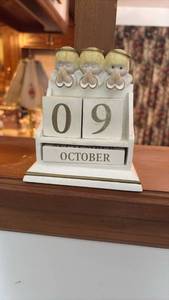 lot 60631 image: Wooden Perpetual Calendar with Three Praying Angel Figures - Retail $15