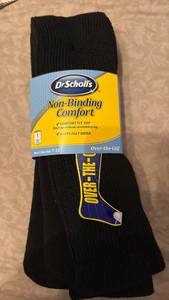 lot 60661 image: Dr. Scholls Non-Binding Comfort Over-the-Calf Black Socks - Retail $8