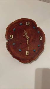 lot 60694 image: Handcrafted Wood Slice Wall Clock with Natural Edge - Retail $25