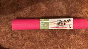 lot 60700 image: Danskin Now Pink Classic Yoga Mat 3mm - Retail $8