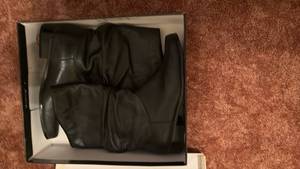 lot 60703 image: Black Leather Boots Size 8M - Retail $40