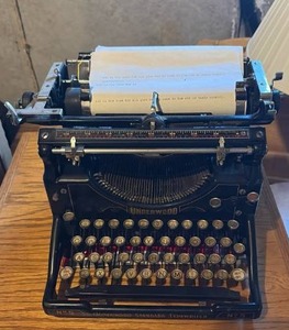 lot 60725 image: Underwood Standard No. 5 Manual Typewriter - Retail $150