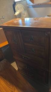 lot 60727 image: 2-Piece Wood Bedroom Set Long Dresser & 6-Drawer Chest - Retail $150