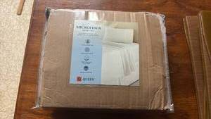 lot 60737 image: Queen Size Microfiber Sheet Set - Retail $15