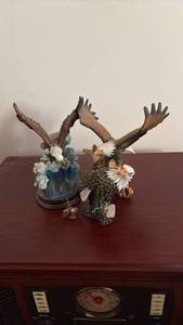 lot 60748 image: Eagle Figurine Collection with Coral Mineral Specimen - Retail $25