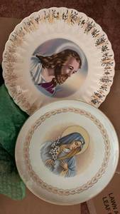 lot 60768 image: Religious Collector Plates Jesus & Mary Gold Trim - Retail $25