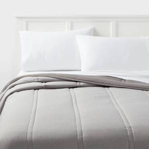 lot 8922 image: King Lofty Microfiber Comforter Dark Gray Heather - Room Essentials - Retail $45