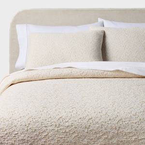 lot 8980 image: 3pc King Reversible Lightweight Matelasse Quilt and Shams Set Vine Floral Natural - Threshold - Retail $79