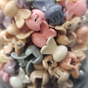 lot 2117 image: GTTUKK 100Pcs Multicolor Mini Hair Clips,Tiny Claw Clips,Cute Jaw Clips, Hair Pins, Barrettes, Hair Accessories For Women Teens (Bunny)