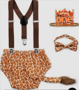 lot 2402 image: Gicoherero Jungle Safari Cake Small Boy Jungle 1st Birthday Outfit