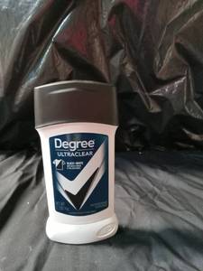 lot 1404 image: Degree Men UltraClear Antiperspirant Deodorant BlackWhite 72-Hour Sweat & Odor Protection Antiperspirant For Men With MotionSense Technology 2.7 oz