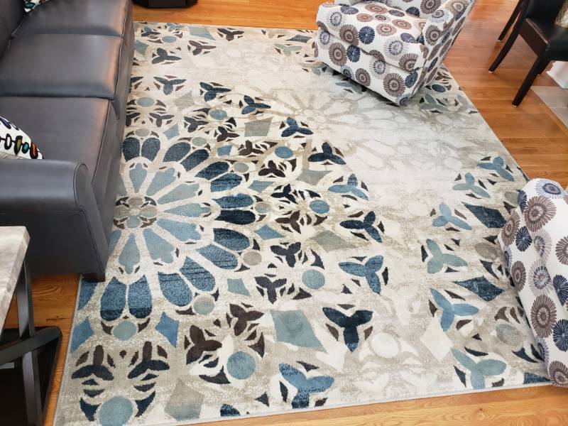 lot 5008 image: Blue and Gray Toned Rectangle Floor Rug