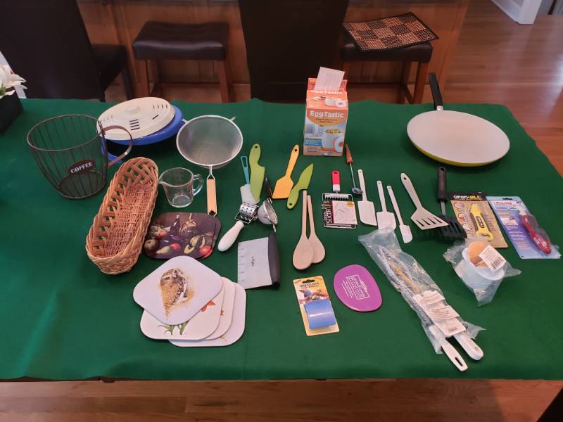 lot 5027 image: Lot of kitchen utensils
