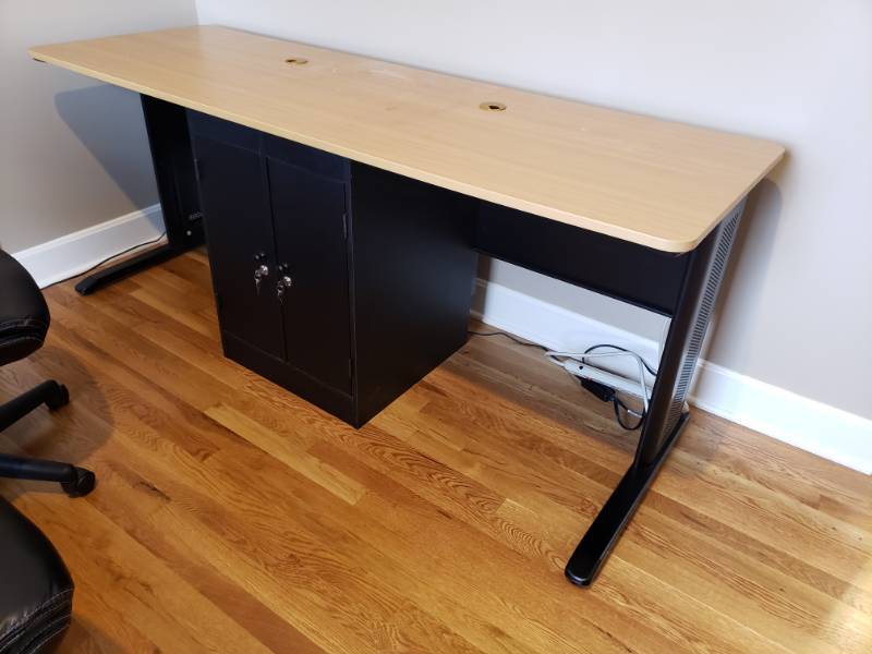lot 5040 image: 2 person office desk