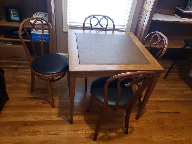 lot 5043 image: Wooden table and (4) chairs