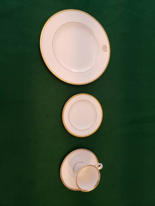 lot 5047 image: 12 Person - 4 Piece plate setting