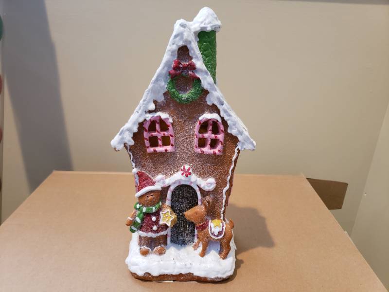 lot 5056 image: Light up ginger bread house