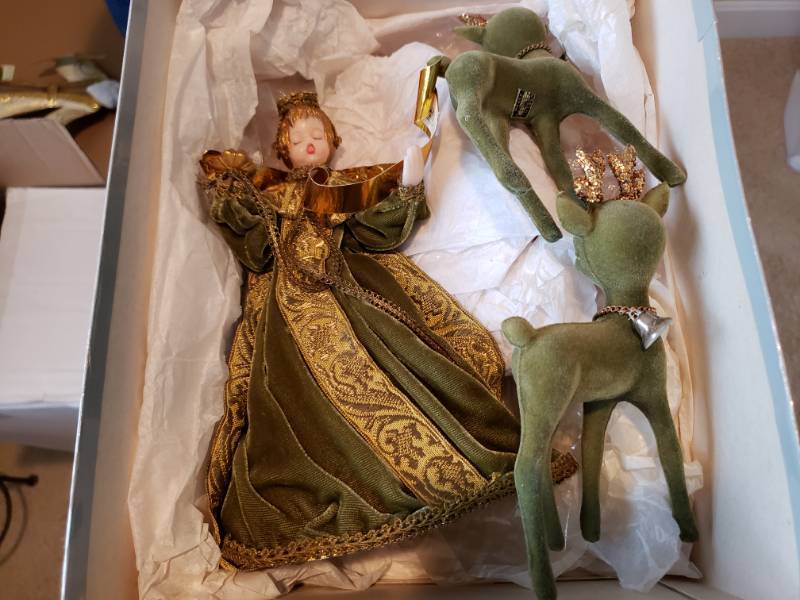 lot 5073 image: Angel and 2 reindeer