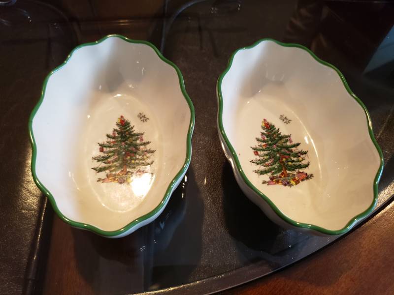 lot 5079 image: (2) Spode Christmas Tree dishes