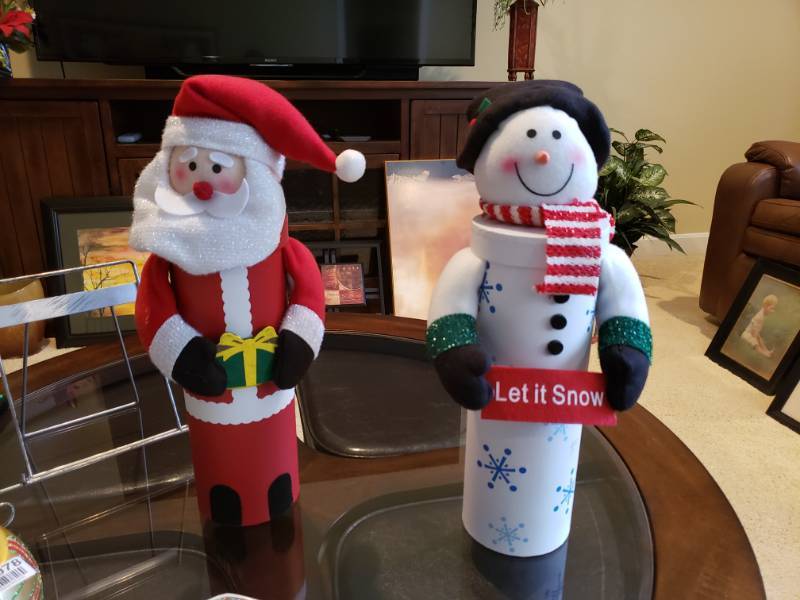 lot 5083 image: 2 holiday figures