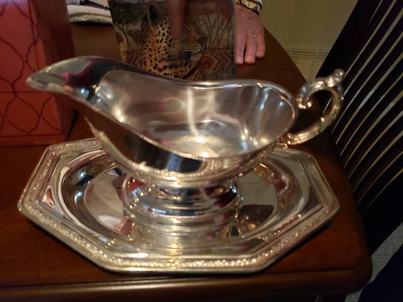 lot 5086 image: Gravy boat