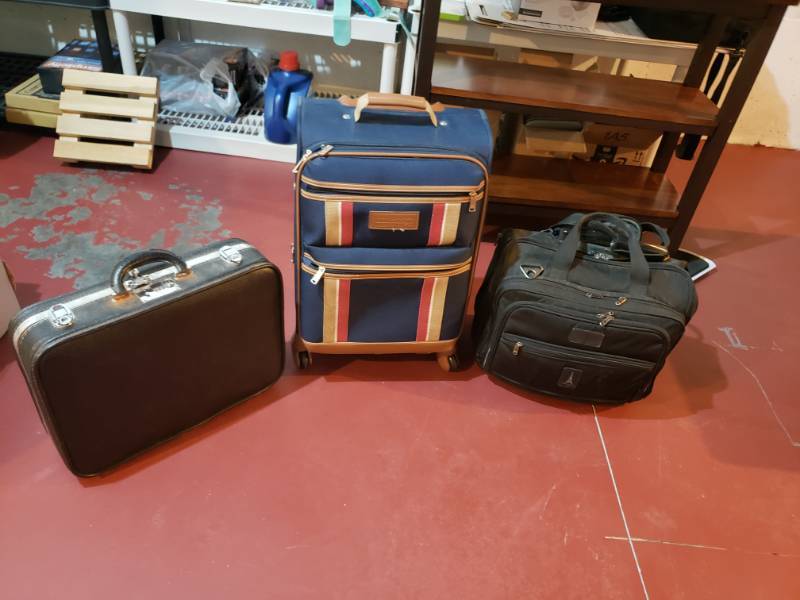 lot 5088 image: Lot (3) suit cases