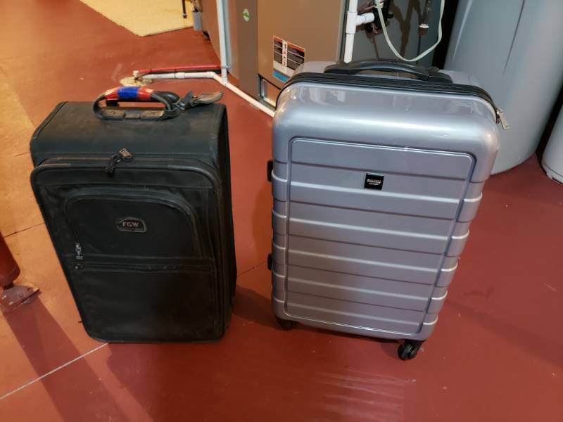 lot 5090 image: Lot (2) suit cases