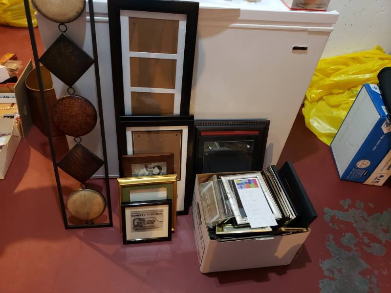 lot 5095 image: Lot of picture frames and wall art