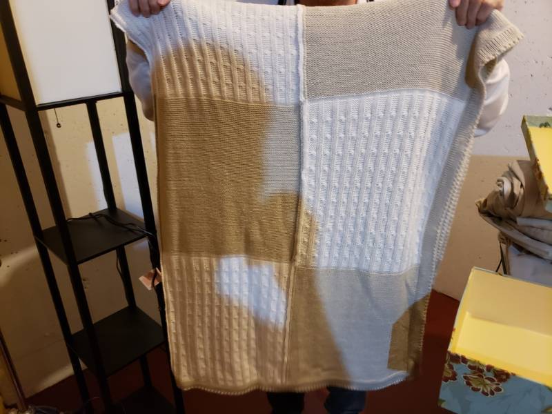 lot 5096 image: Hand made afghan