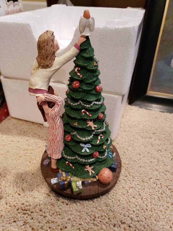 lot 5101 image: Christmas tree decor