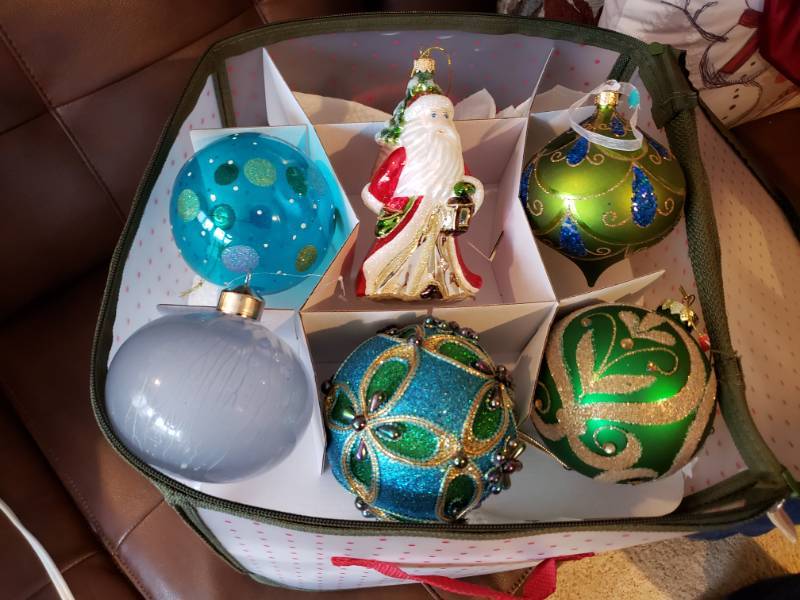 lot 5105 image: Fancy storage bag of ornaments