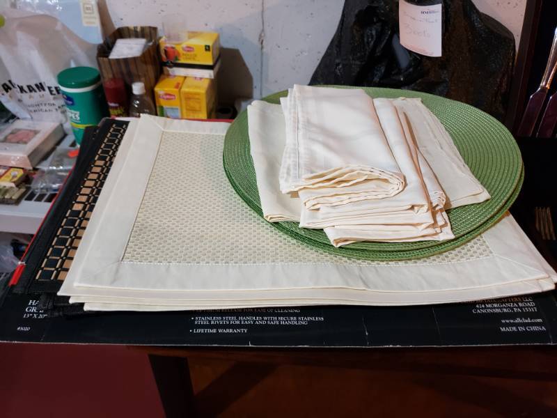 lot 5121 image: Lot of table mats