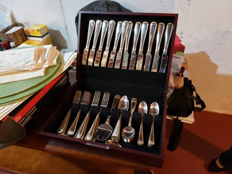 lot 5123 image: Towle stainless steel silverware set