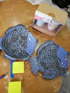lot 7 image: Blue Fish Shape Ceramic Plates and Mothers Day Tumbler Set