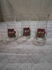 lot 8 image: Red Lobster Tail Back Hurricane Glasses Set