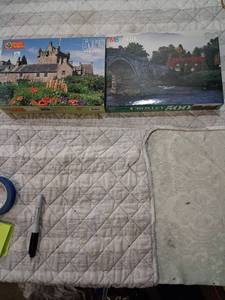 lot 10 image: 500 Piece Jigsaw Puzzle Set - Castle and Bridge Scenes
