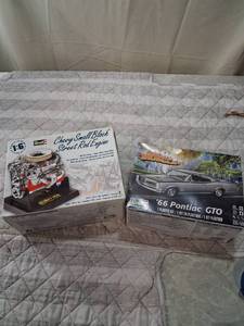 lot 19 image: Revell 1966 Pontiac GTO and Chevy Small Block Engine Model Kit Bundle