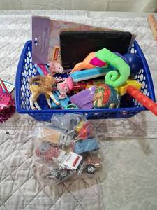 lot 38 image: Mixed Childrens Toy Collection Bundle