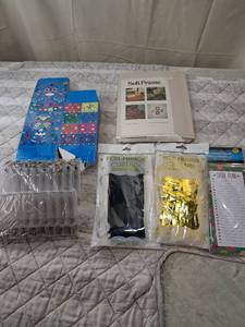 lot 39 image: Mixed Party Supply and Craft Bundle