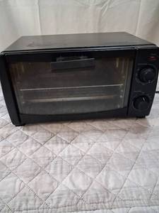 lot 65 image: Black Countertop Toaster Oven with Timer Controls