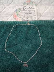 lot 71 image: Little Sister Pendant Necklace with Heart-Shaped Sister Gift Plaque Set