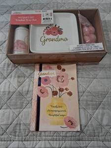 lot 74 image: Grandma Mothers Day Gift Set with Journal