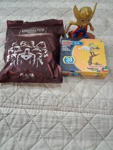 lot 89 image: Mixed Toys and Building Blocks Bundle with Action Figures