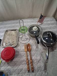 lot 90 image: Mixed Kitchen Cookware and Serving Items Collection