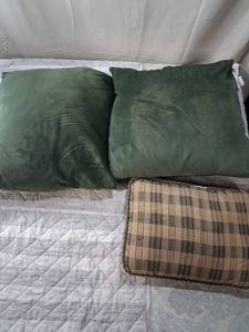 lot 95 image: Green Velvet Throw Pillows and Plaid Cushion Set