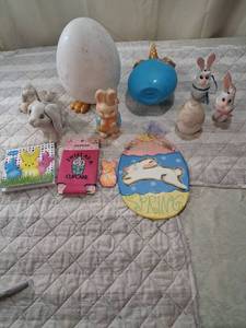 lot 97 image: Easter Spring Holiday Decoration Bundle