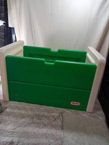 lot 108 image: Little Tikes Green and White Toy Chest Storage Box