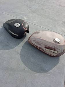 lot 125 image: Used Suzuki Motorcycle Gas Tank Fuel Tanks