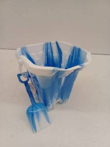 lot 12483 image: Ja-Ru 9061550 Assorted Colors Kool N Fun Plastic Pail & Scoop, 3 Pack